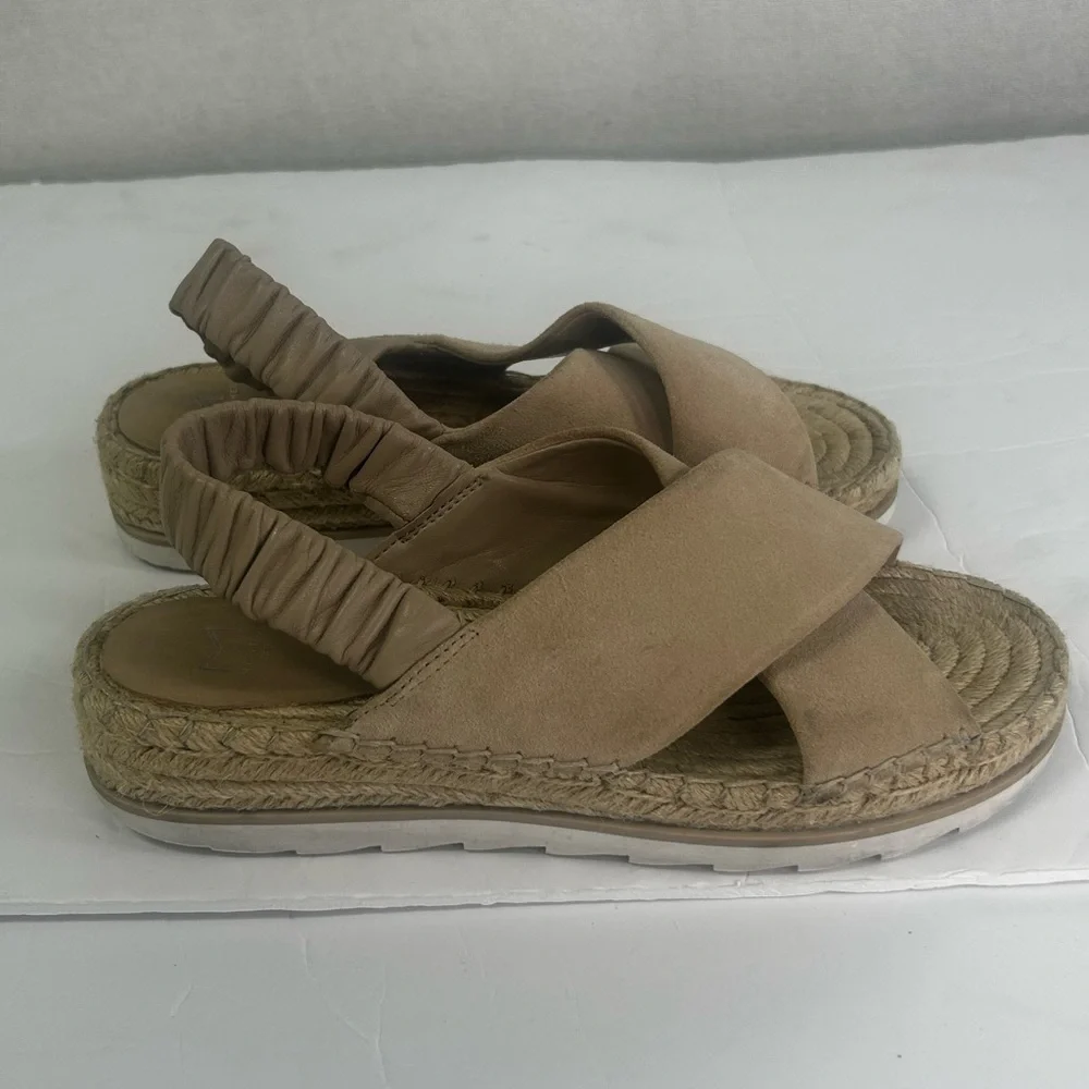 Marc Fisher Pella LTD Tan Beige Suede Espadrille Crisscross Sandals Women’s 7